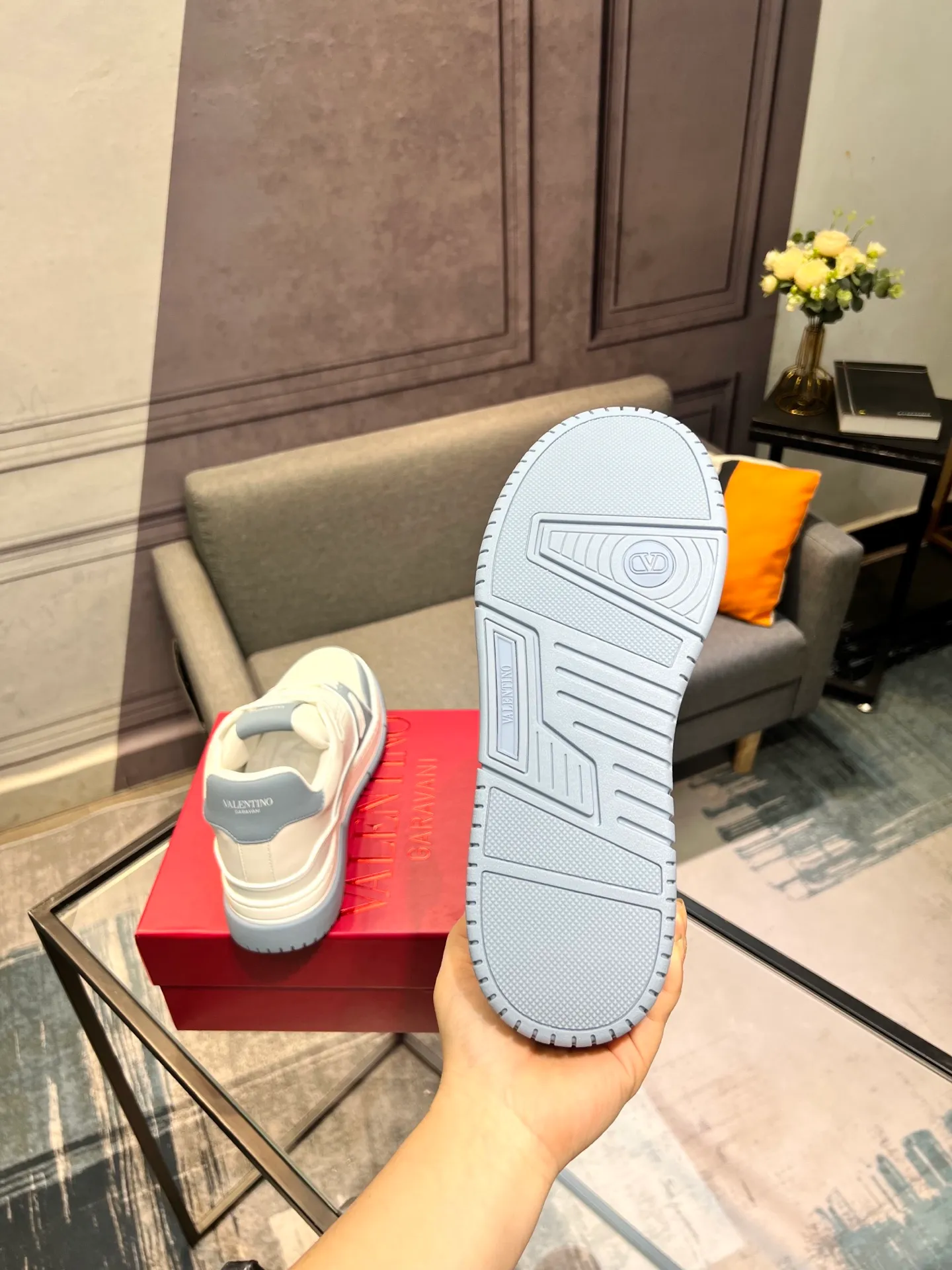 Men's Men's Shoes 💰660 Valentino 2023 early autumn new star shoes are now online! Wang Hedi and Ren Jialun have been worn by many celebrities. Who can refuse the same couple shoes as Wang Hedi! The design of Stars Stab My Heart is cool and spicy. The material of the shoes is cowhide, and every color is beautiful! Size 35-40, men’s size 39-44 (women’s 41, men’s 38, 45🉑️customized)